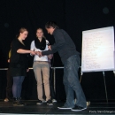 Die 2 Siegerinnen Marianne Kunkel und Svenja Kehlenbeck erhalten ihre Preise