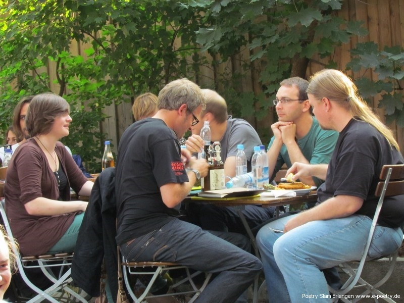 Die Ruhe vor dem Sturm beim Open-Air-Poetry-Slam zum Poetenfest 2013