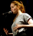 Franziska Holzheimer beim Poetry Slam Erlangen im April 2015.jpg