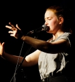 Franziska Holzheimer beim Poetry Slam Erlangen im April 2015.jpg