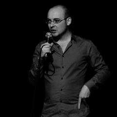 Tobias Föhrenbach beim Poetry Slam Erlangen im Dezember 2010