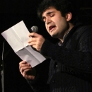 Emir Taghikani beim Poetry Slam Erlangen im Dezember 2013