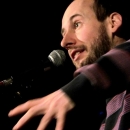 Tobi Kunze beim Poetry Slam Erlangen im Dezember 2013