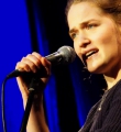 Franziska Holzheimer beim Poetry Slam in Erlangen im Januar 2016