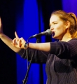 Franziska Holzheimer beim Poetry Slam in Erlangen im Januar 2016