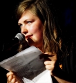 Eva Stützer beim Poetry Slam Erlangen im Juni 2015