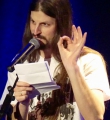 Micha-El Goehre im Finale beim Poetry Slam in Erlangen im März 2015