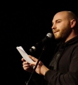 Marvin Suckut beim Poetry Slam Erlangen im März 2016