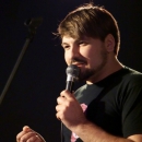 Nikita Gorbunov beim Poetry Slam Erlangen im Mai 2014