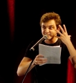 Haris Kovacevic im Finale beim Poetry Slam Erlangen im Mai 2015