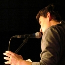 Max Schulle beim Poetry Slam Erlangen im November 2013