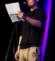 Finalist Kaleb Erdmann beim Poetry Slam im November 2014