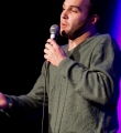 Finalist Valerio Moser beim Poetry Slam im November 2014