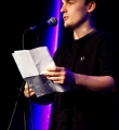 Kaleb Erdmann beim Poetry Slam im November 2014