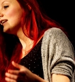 Die Finalistin Lara Ermer  beim Poetry Slam Erlangen im November 2015