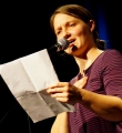 Die Finalistin Meike Harms beim Poetry Slam Erlangen im November 2015