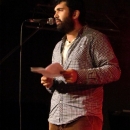 Emir Taghikhani beim Poetry Slam Erlangen im Oktober 2013