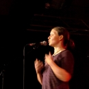 Meike Harms beim Poetry Slam Erlangen im Oktober 2013