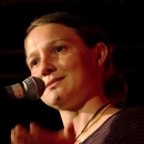 Meike Harms beim Poetry Slam Erlangen im Oktober 2013